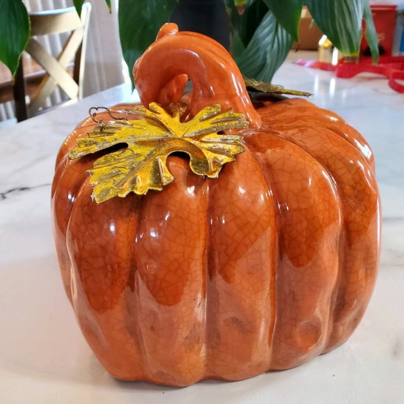 Ceramic Pumpkin with metal leaves - Picture 3 of 16
